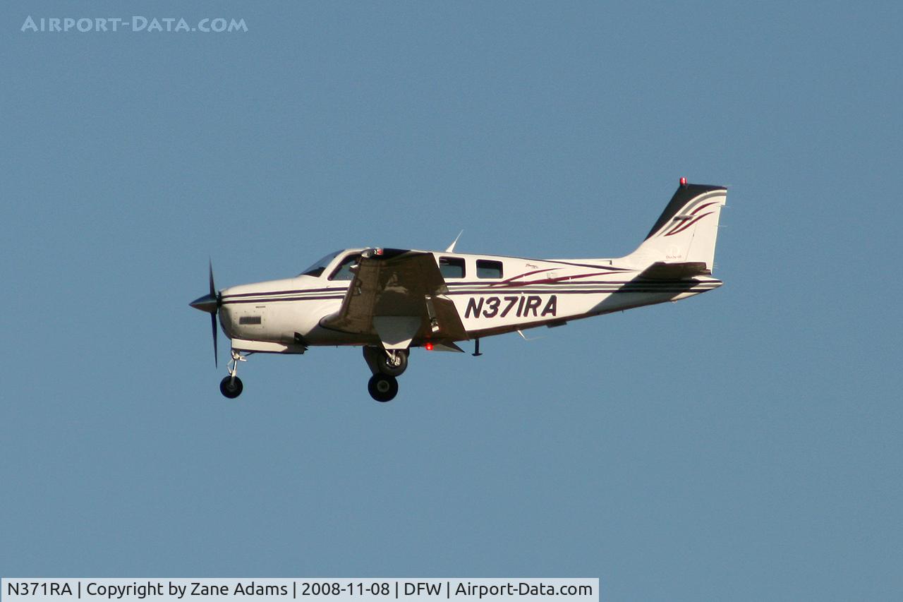 N371RA, Raytheon Aircraft Company A36 Bonanza C/N E-3590, Landing runway 36L at DFW