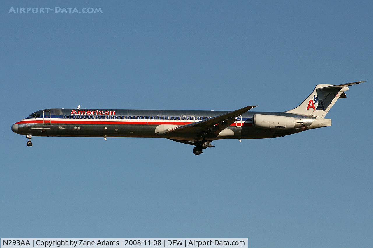 N293AA, 1985 McDonnell Douglas MD-82 (DC-9-82) C/N 49305, Landing runway 36L at DFW