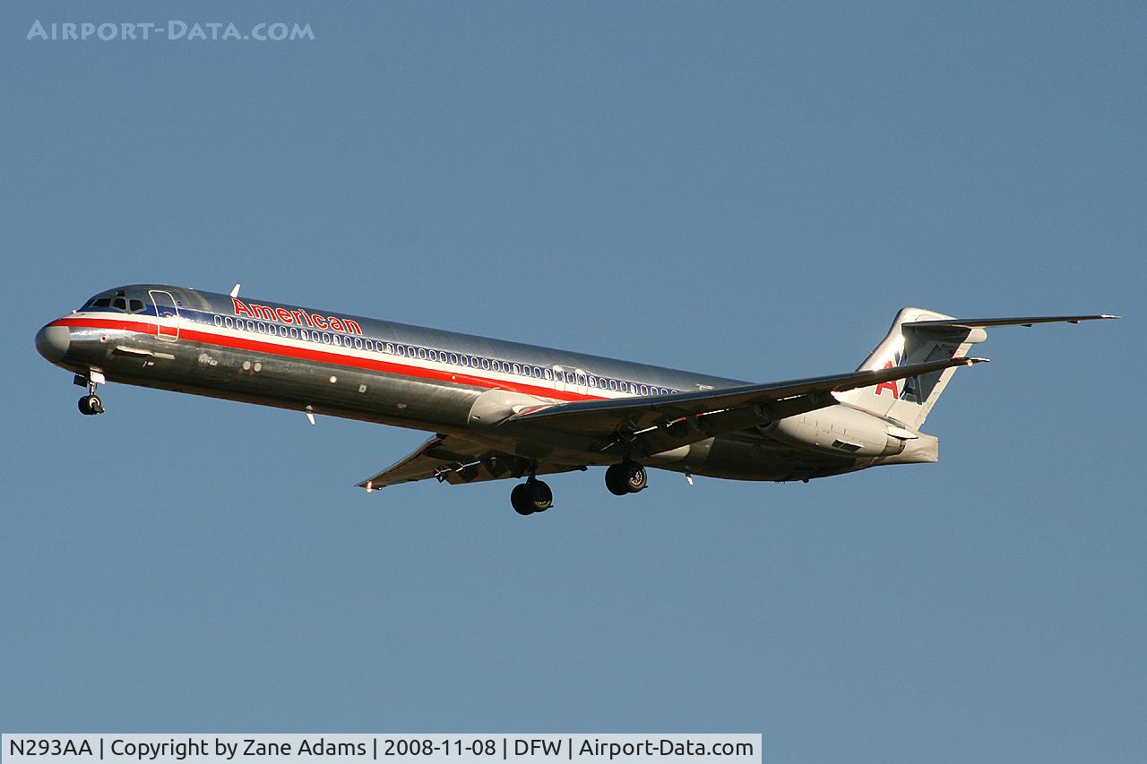 N293AA, 1985 McDonnell Douglas MD-82 (DC-9-82) C/N 49305, Landing runway 36L at DFW