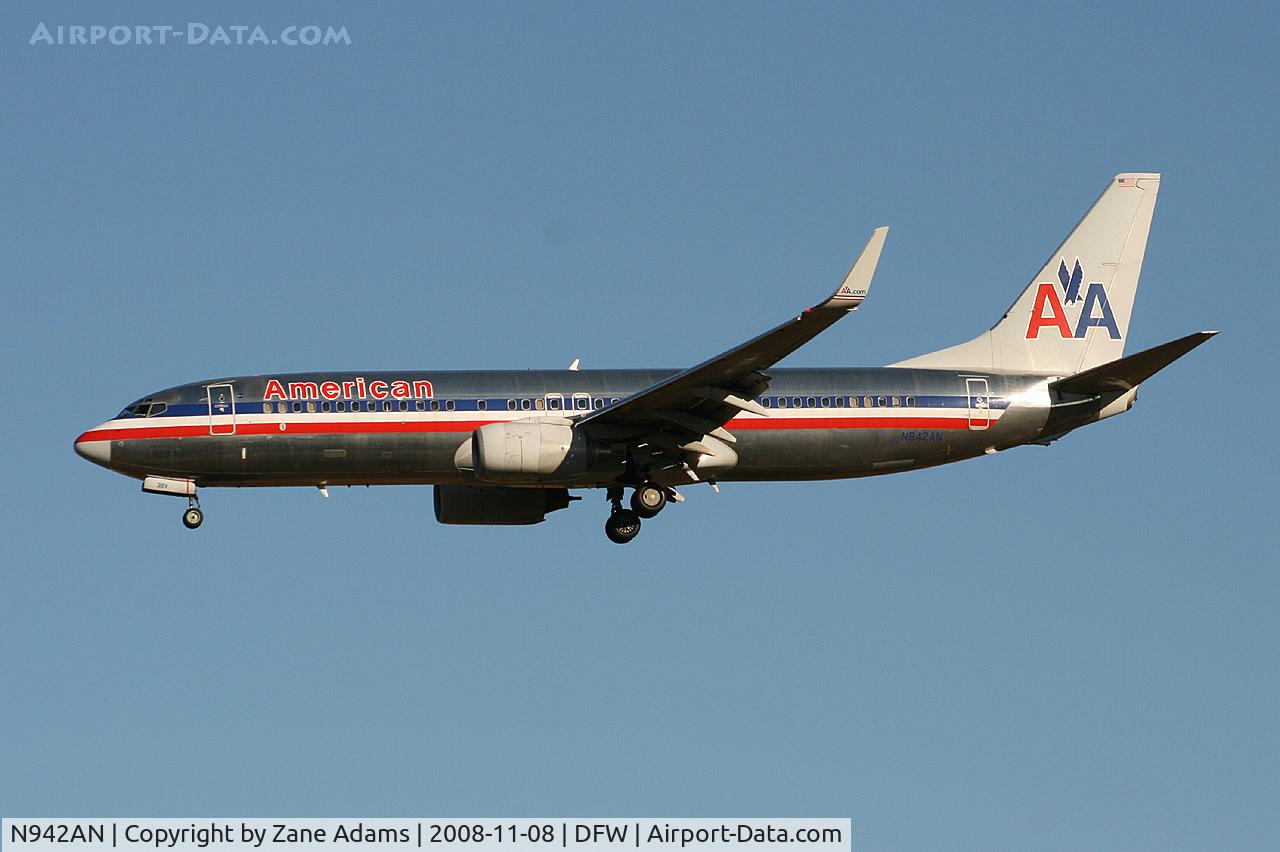 N942AN, 2000 Boeing 737-823 C/N 30084, Landing runway 36L at DFW