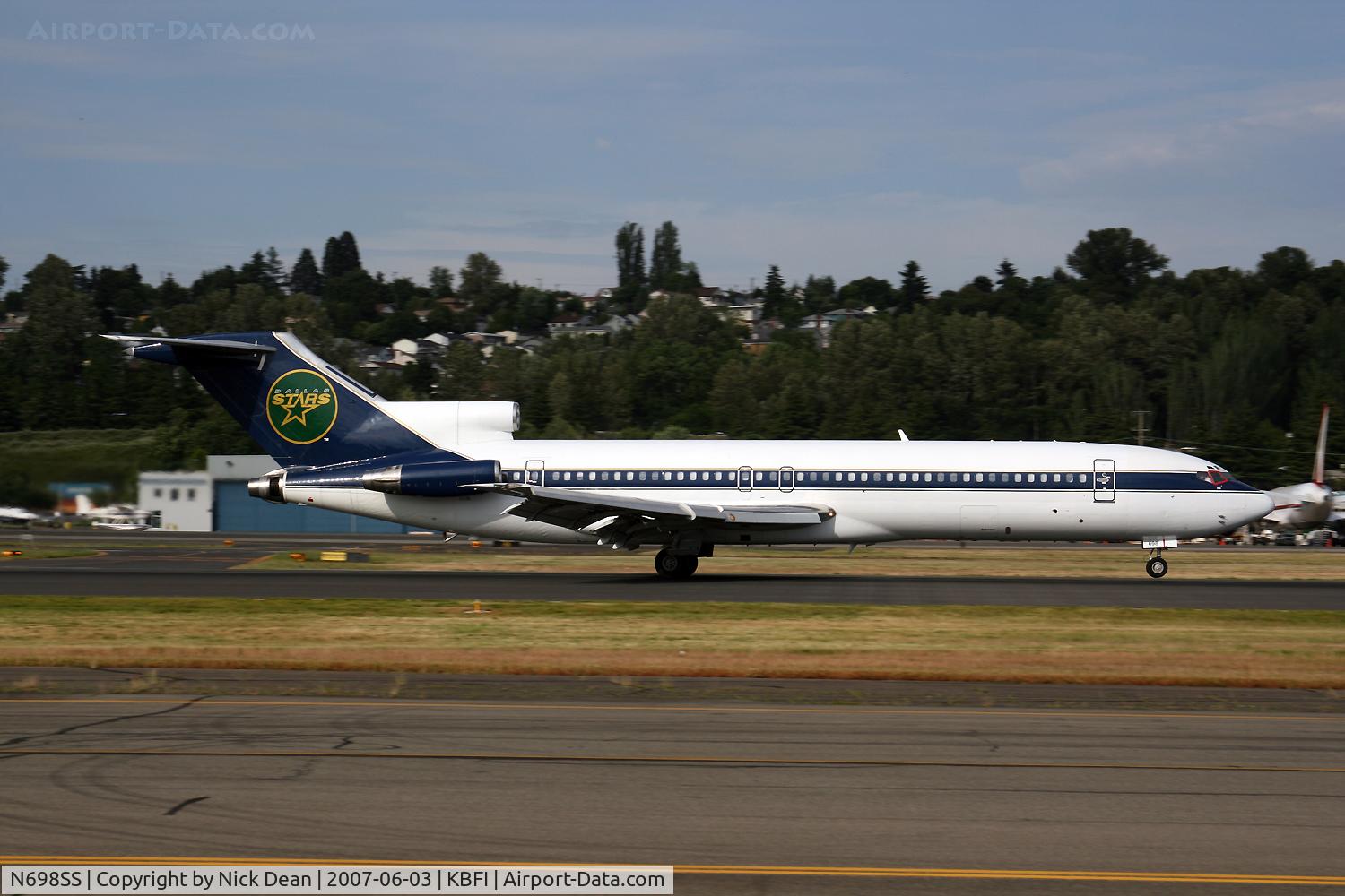 N698SS, 1977 Boeing 727-223 C/N 21369, Dallas Stars side