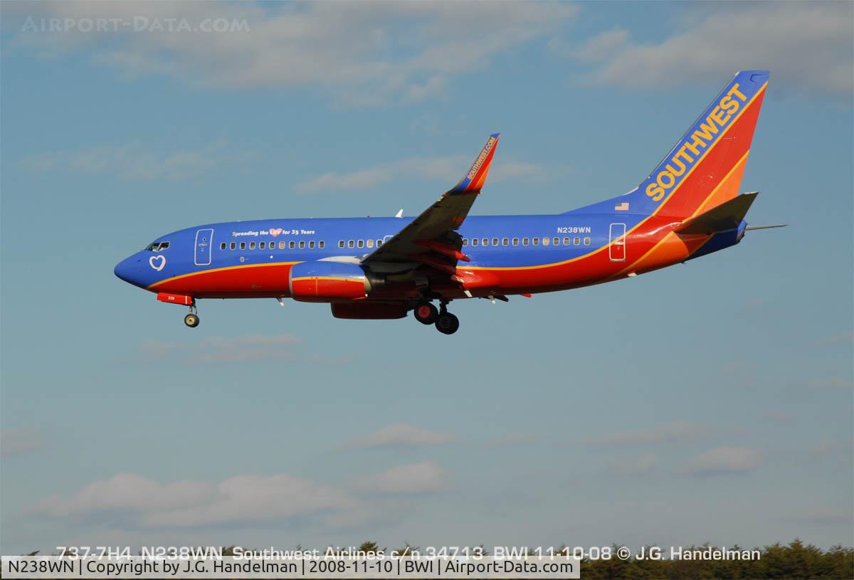 N238WN, 2005 Boeing 737-7H4 C/N 34713, landing at BWI