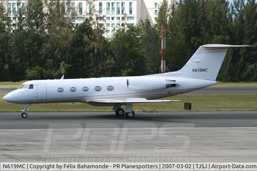 N619MC, 1976 Grumman G-1159 Gulfstream II C/N 196, Taxing to rnw 8 at SJU.