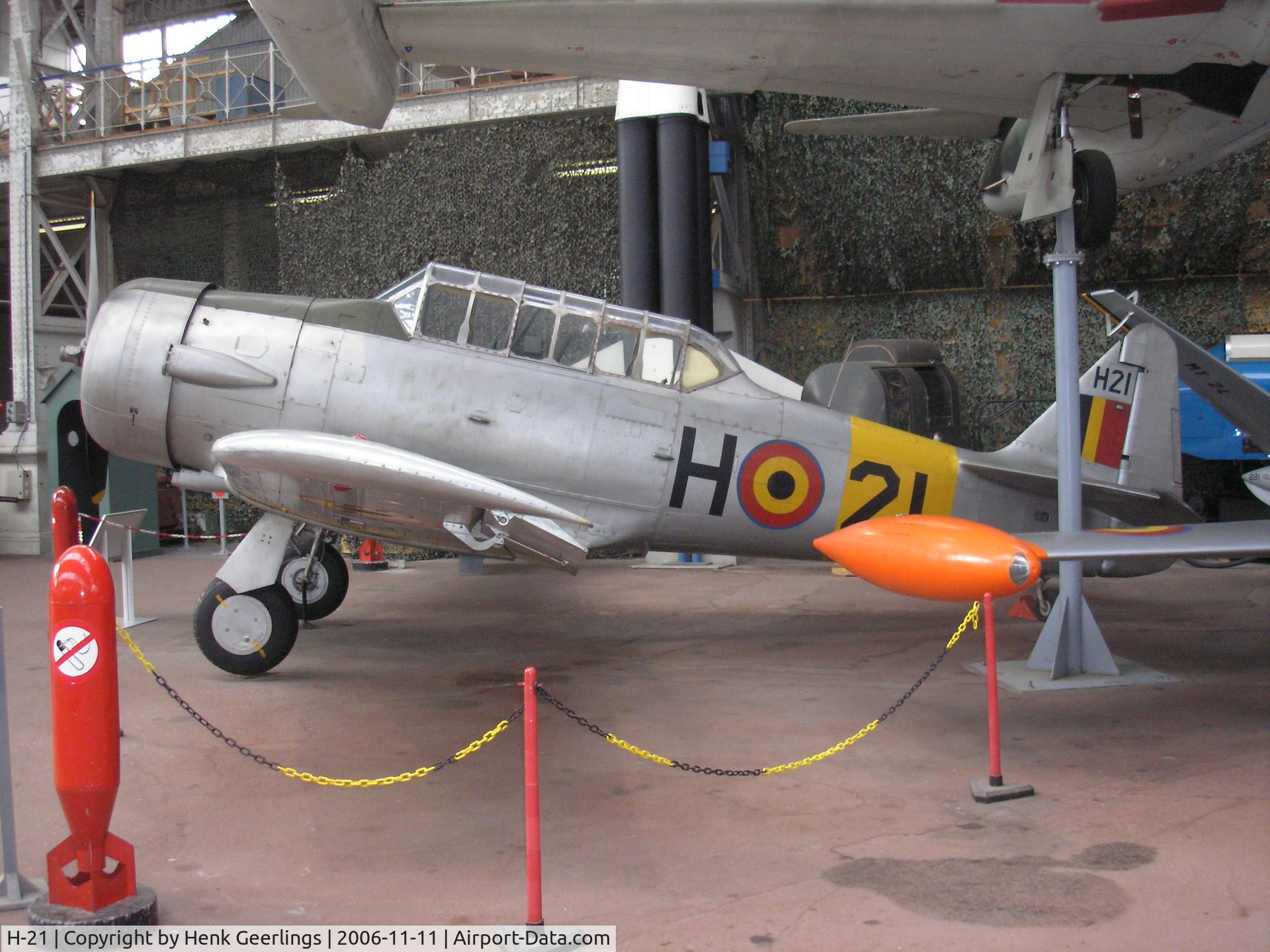 H-21, North American AT-6D Harvard III C/N 88-15950 (42-84169), Brussels Air Museum, 11 nov 2006