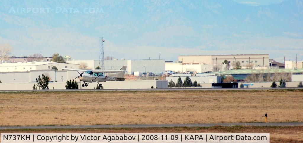 N737KH, 1977 Cessna 172N C/N 17269473, Landing At Centennial
