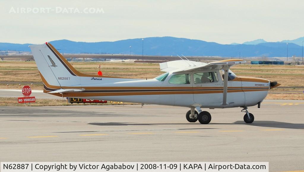 N62887, 1981 Cessna 172P C/N 17275350, At Centennial