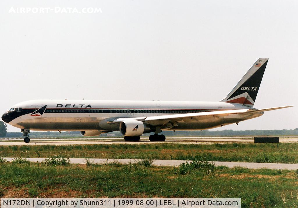 N172DN, 1990 Boeing 767-332 C/N 24775, Rolling holding point rwy 07 for departure...