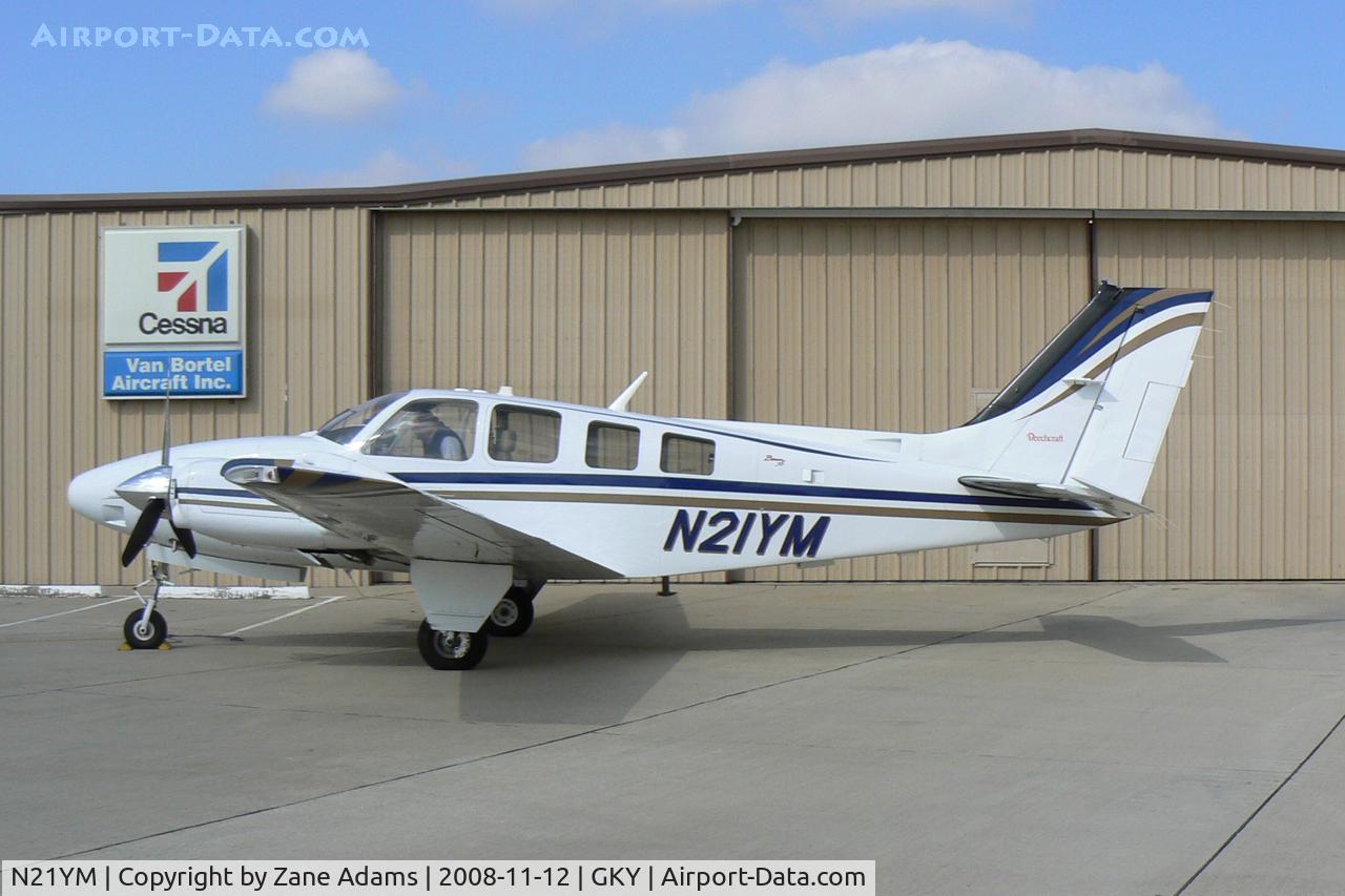 N21YM, 2001 Raytheon Aircraft Company 58 C/N TH-2005, At Arlington Municipal