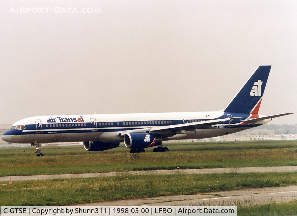 C-GTSE, 1992 Boeing 757-23A C/N 25488, Rolling holding point rwy 32R for departure...