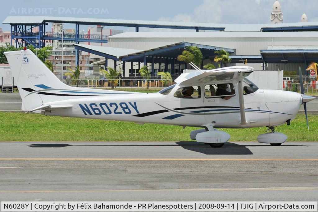 N6028Y, 2006 Cessna 172S C/N 172S10173, Taxing at SIG.