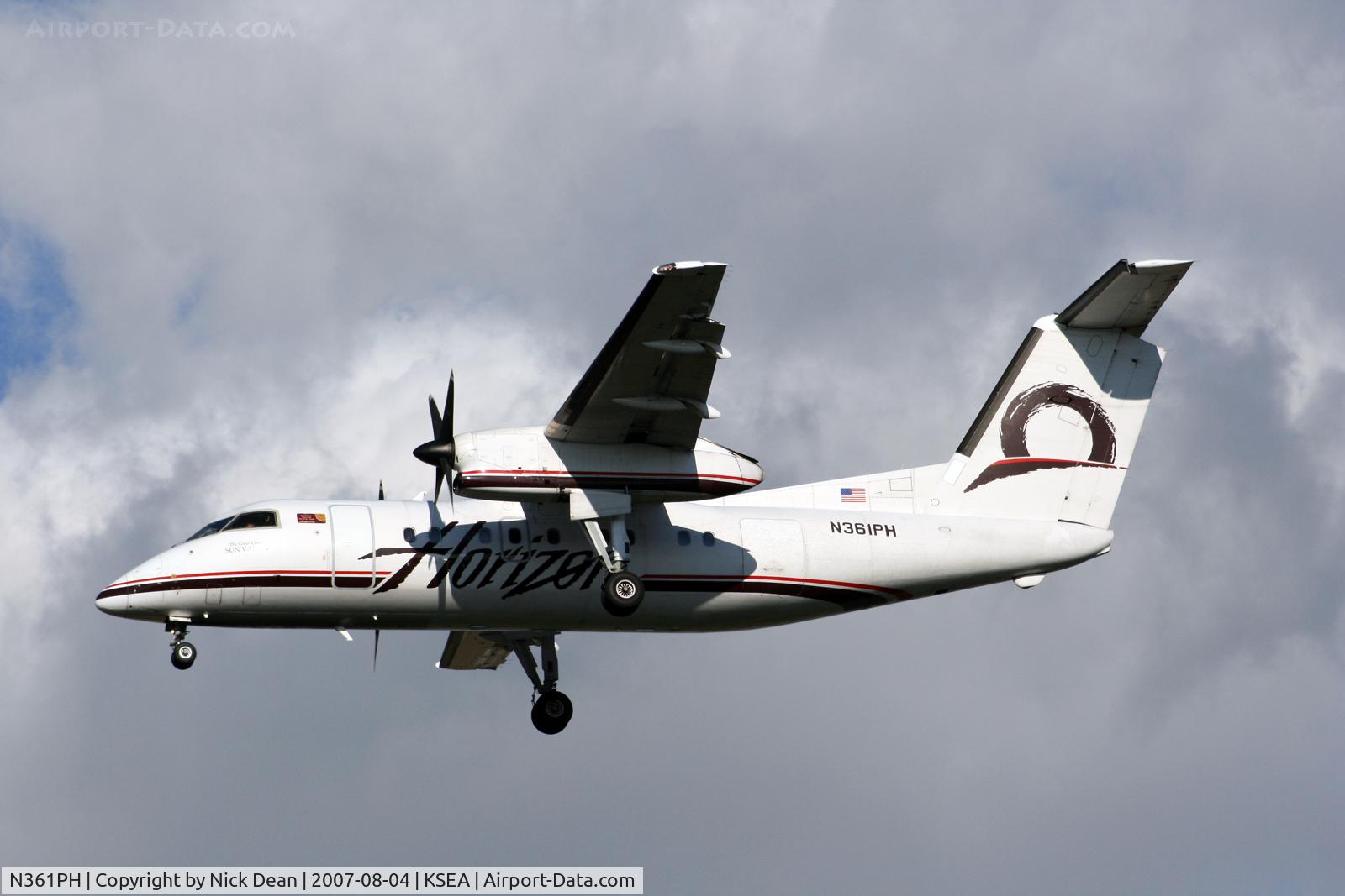 N361PH, 1998 Bombardier DHC-8-202 Dash 8 C/N 516, /