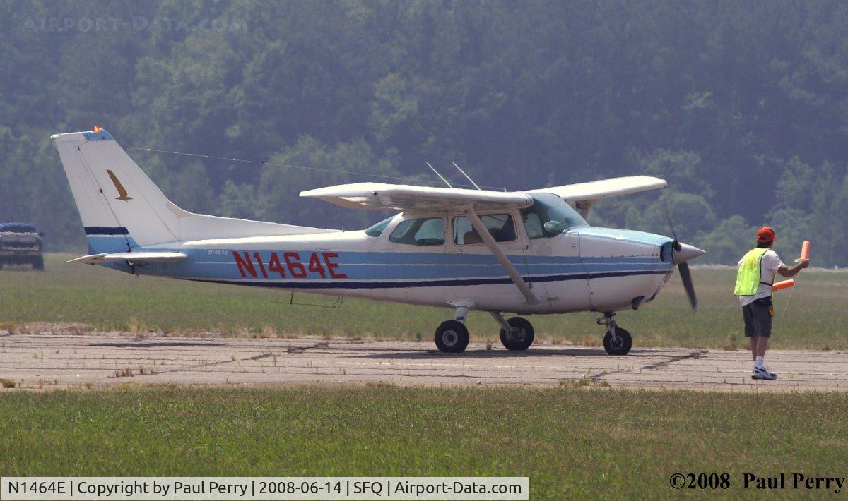 N1464E, 1978 Cessna 172N C/N 17271011, A little guidance at the fly-in