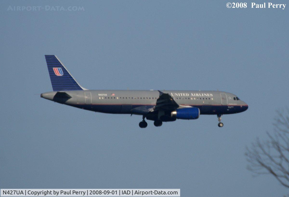 N427UA, 1995 Airbus A320-232 C/N 512, Short final to RWY 1C, seen from the museum parking lot