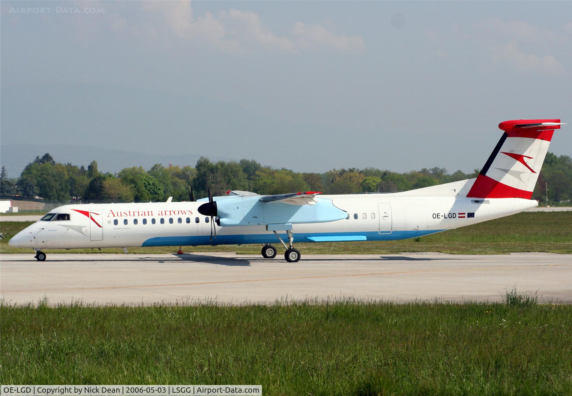 OE-LGD, 2000 De Havilland Canada DHC-8-402Q Dash 8 C/N 4027, .