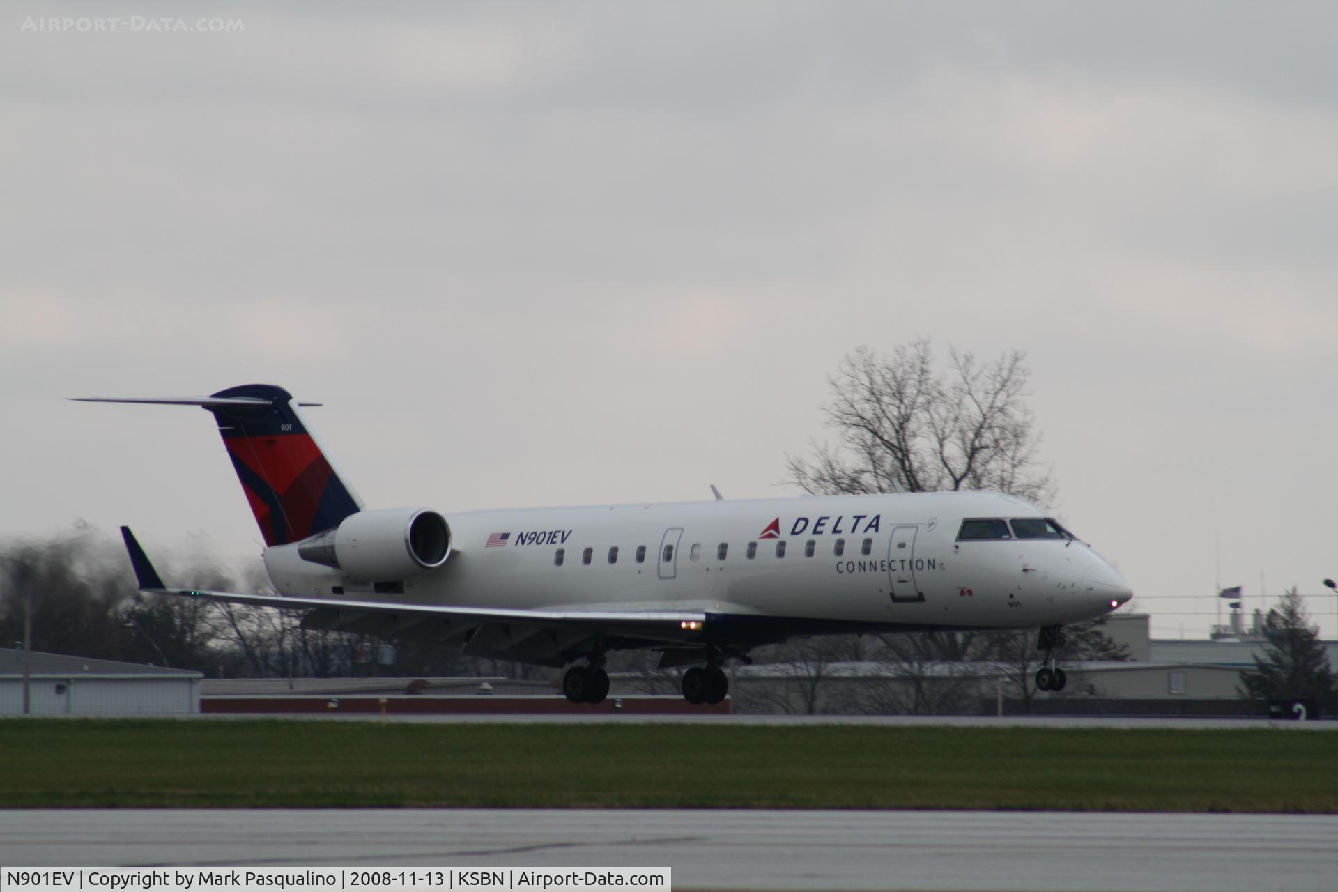 N901EV, 2002 Bombardier CRJ-200ER (CL-600-2B19) C/N 7616, CL-600-2B19