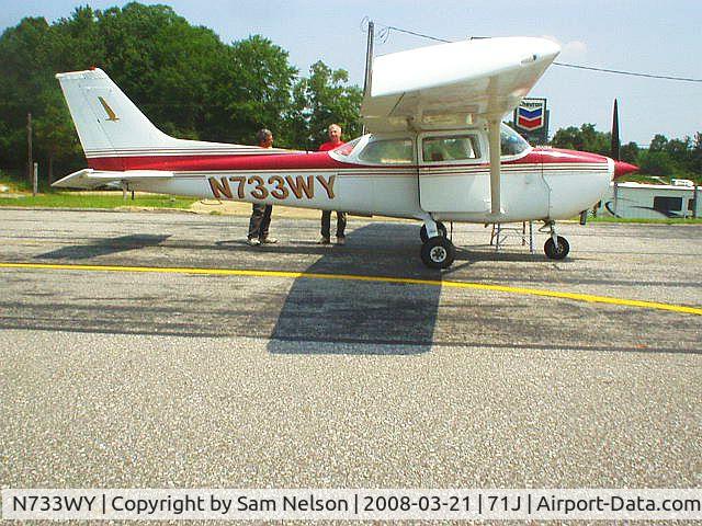 N733WY, 1977 Cessna 172N C/N 17268618, N733WY