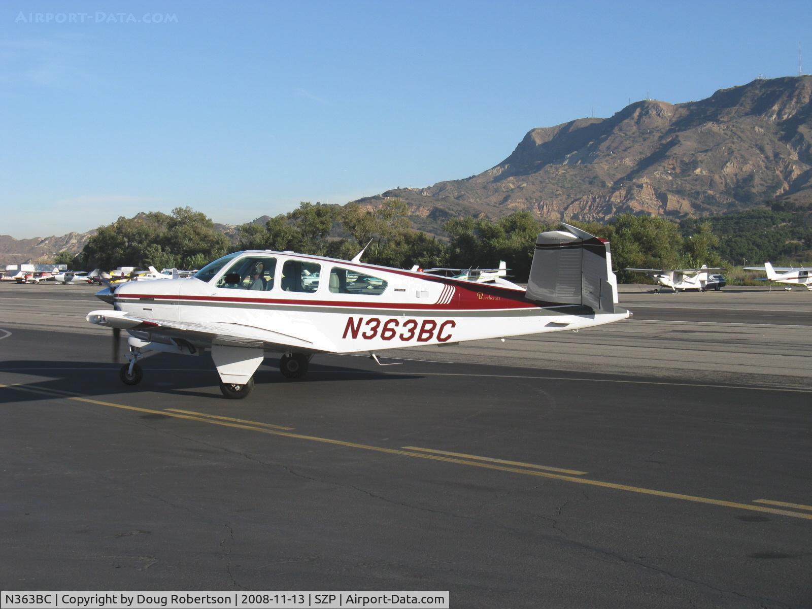 N363BC, Beech V35B Bonanza C/N D-9763, Beech V35B BONANZA, Continental IO-520-B 285 Hp, taxi rurn
