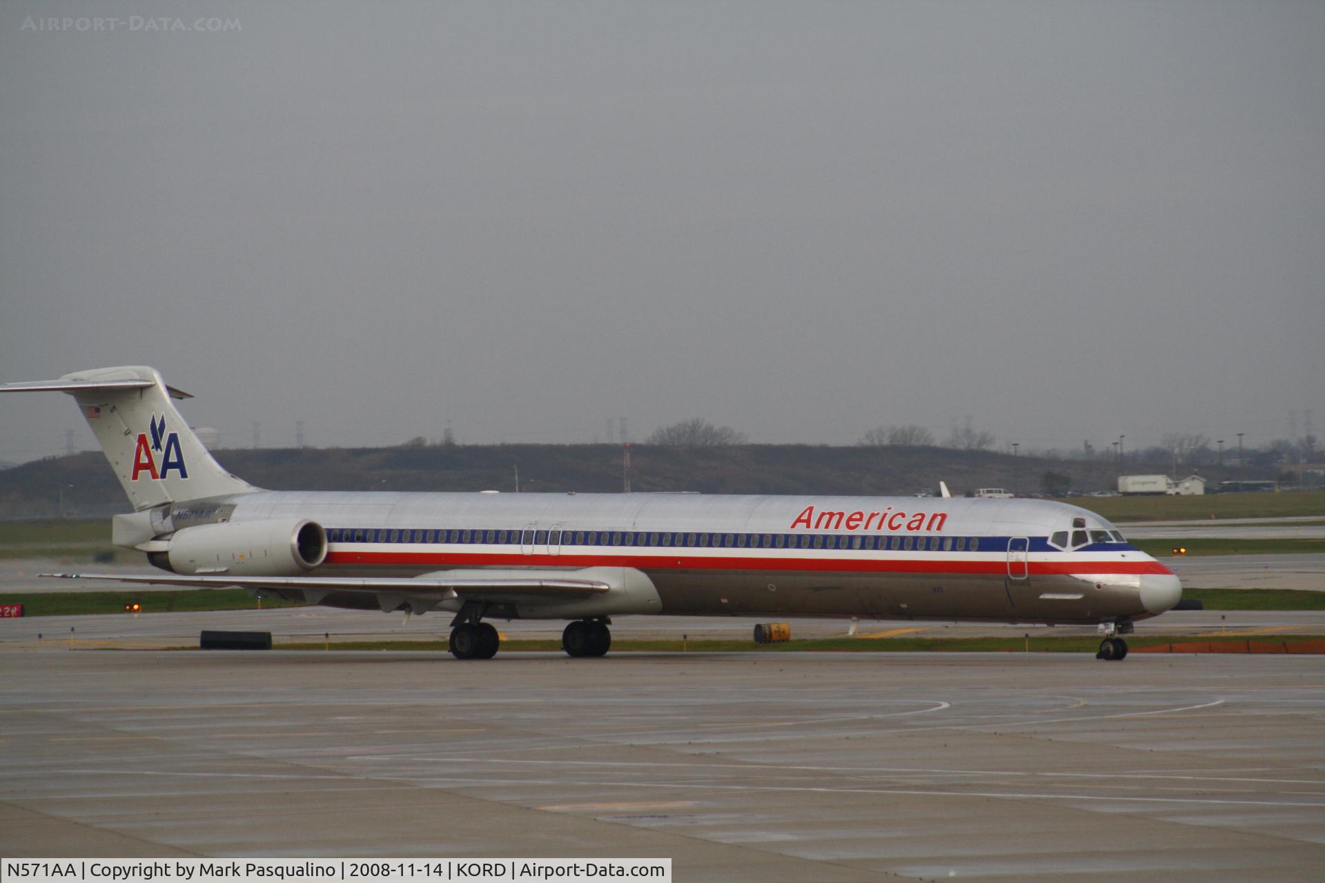 N571AA, 1987 McDonnell Douglas MD-83 (DC-9-83) C/N 49353, MD-83