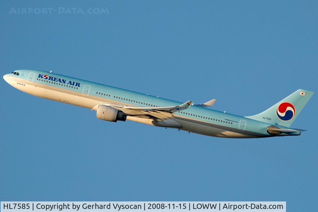 HL7585, Airbus A330-323 C/N 350, late evenig departure