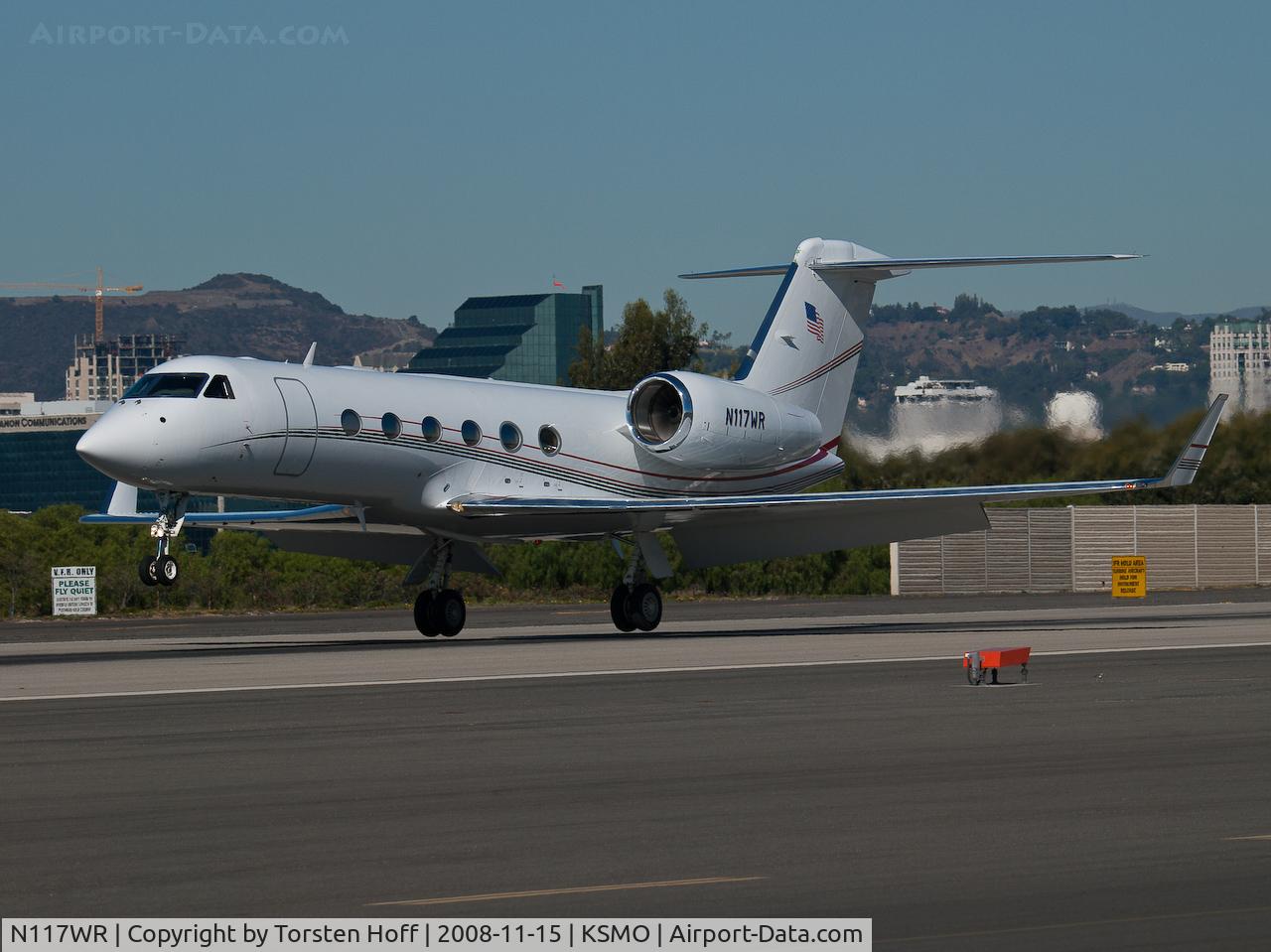 N117WR, 2005 Gulfstream Aerospace GIV-X (G350) C/N 4015, N117WR arriving on RWY 21