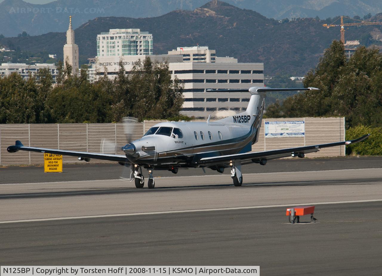 N125BP, 2008 Pilatus PC-12/47E C/N 1012, N125BP departing from RWY 21