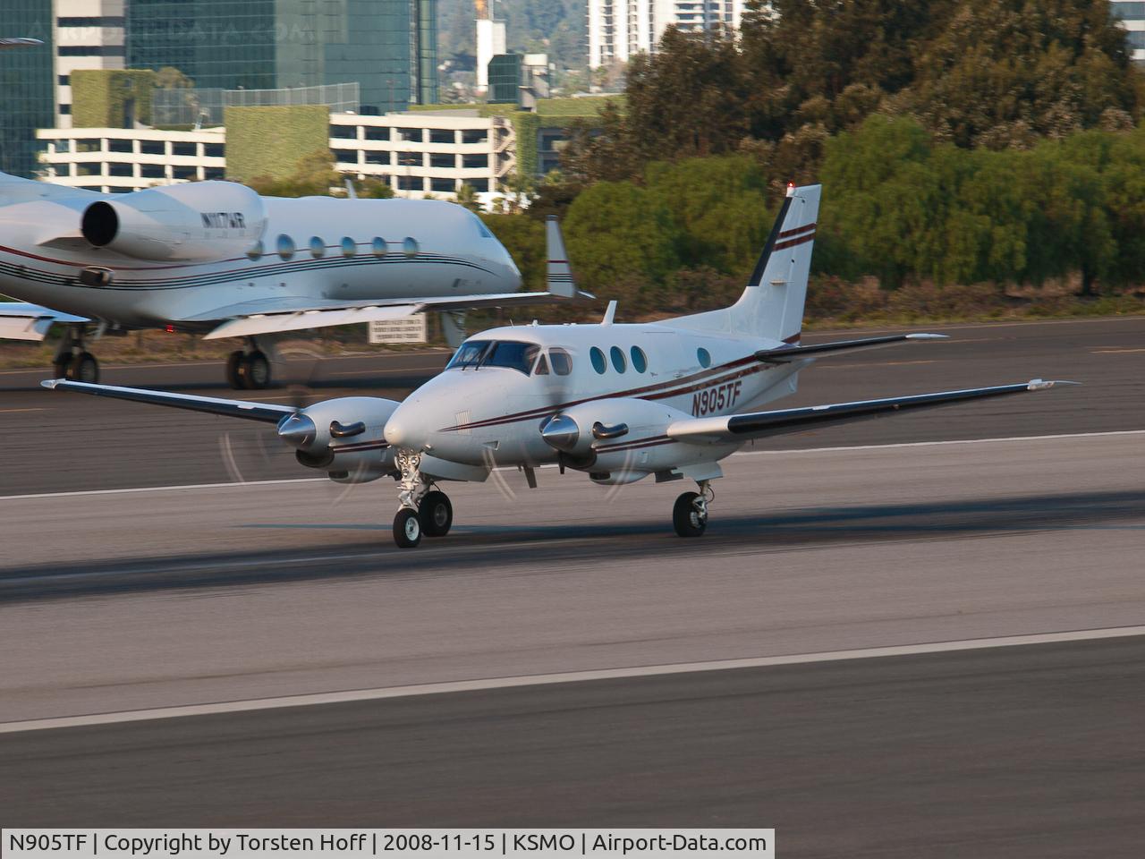 N905TF, 1972 Beech E90 King Air C/N LW-6, N905TF departing from RWY 21