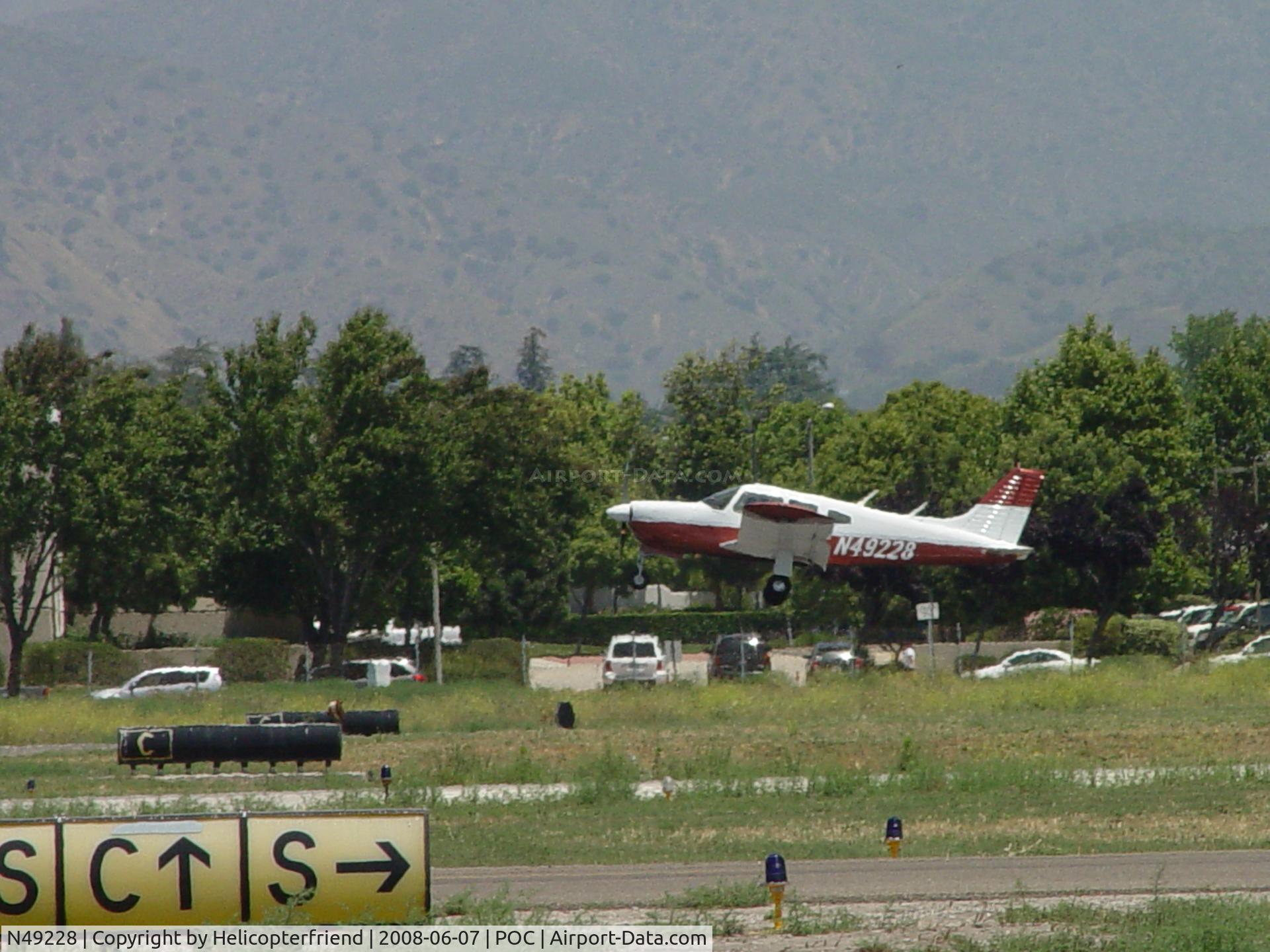 N49228, 1976 Piper PA-28R-200 C/N 28R-7635459, Taking off westerly from Brackett