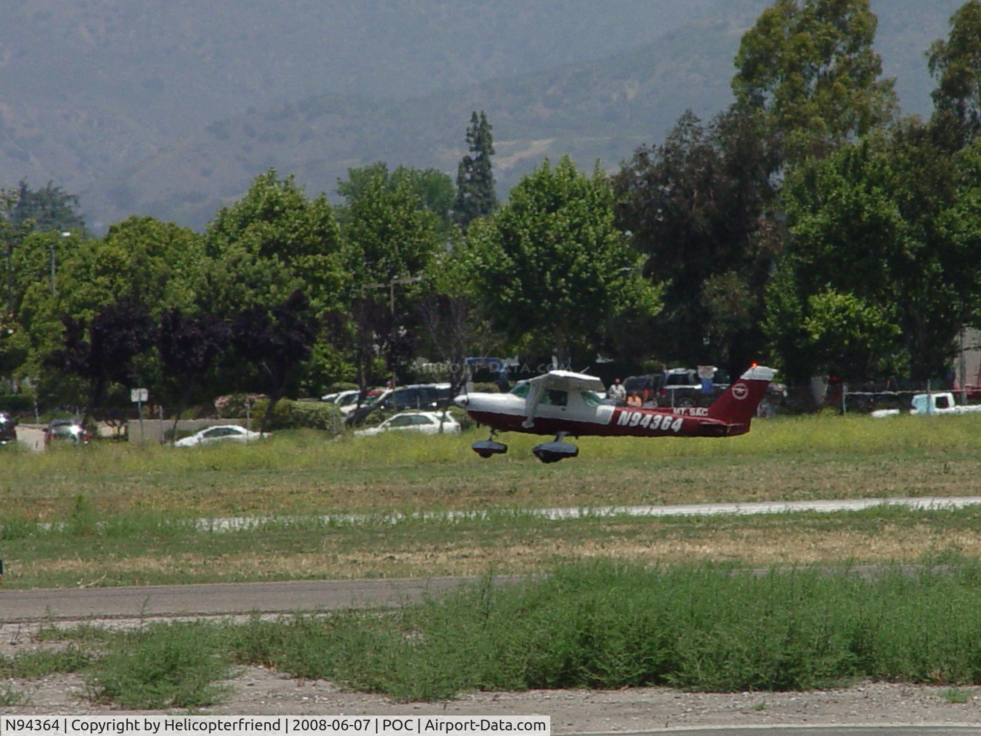N94364, 1982 Cessna 152 C/N 15285655, Lifting off North runwy at Brackett