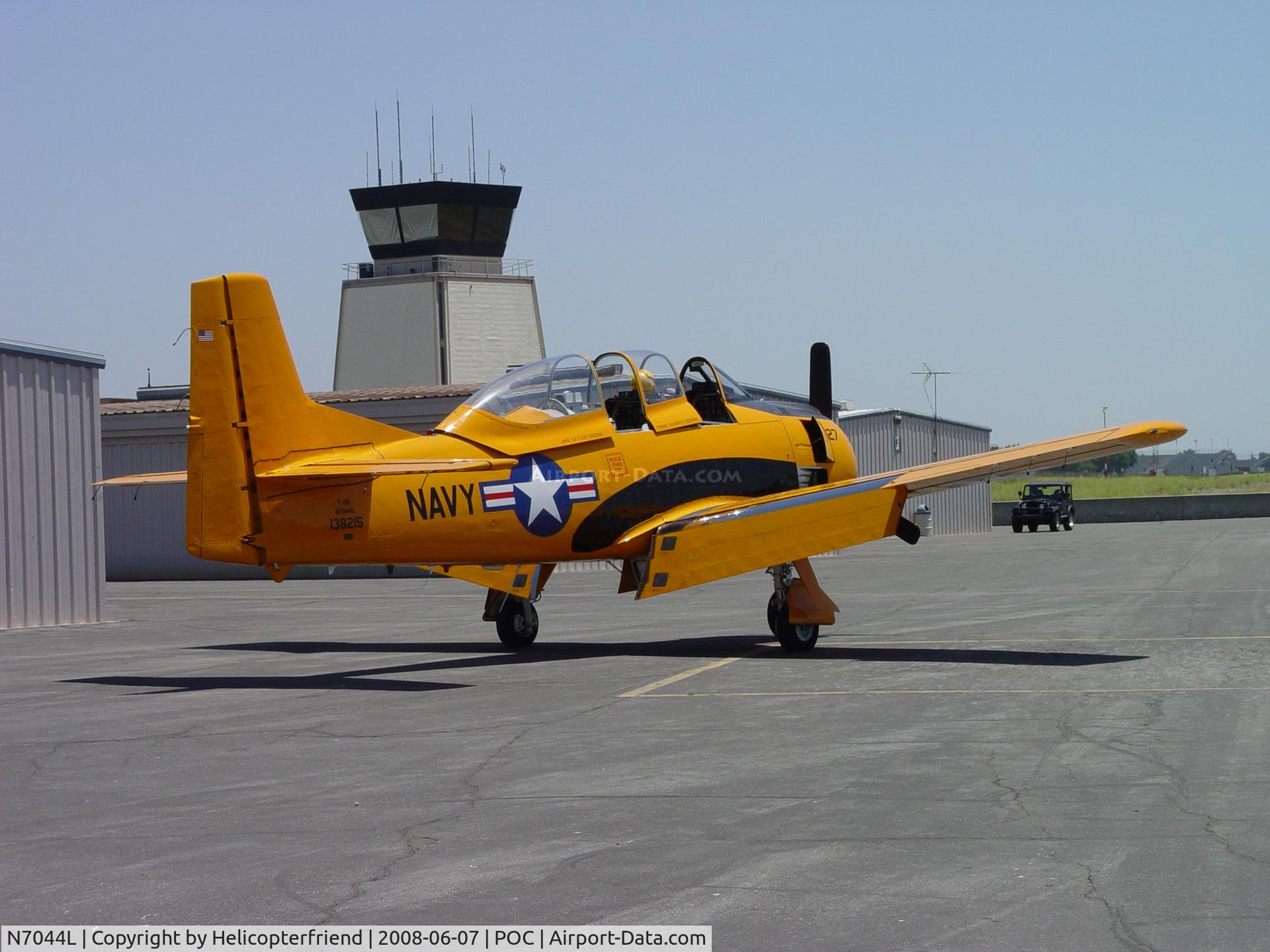 N7044L, 1955 North American T-28B Trojan C/N 200-286 (138215), Awaiting pilot