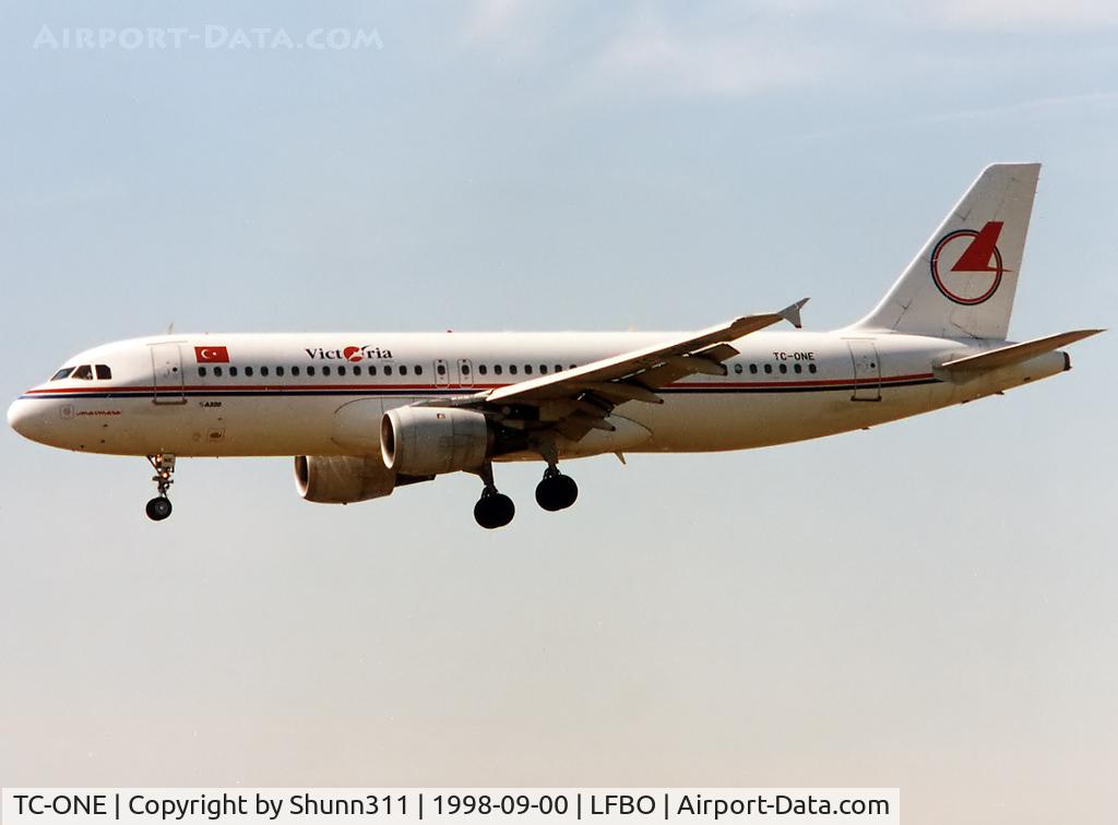 TC-ONE, 1995 Airbus A320-212 C/N 528, Landing rwy 14L