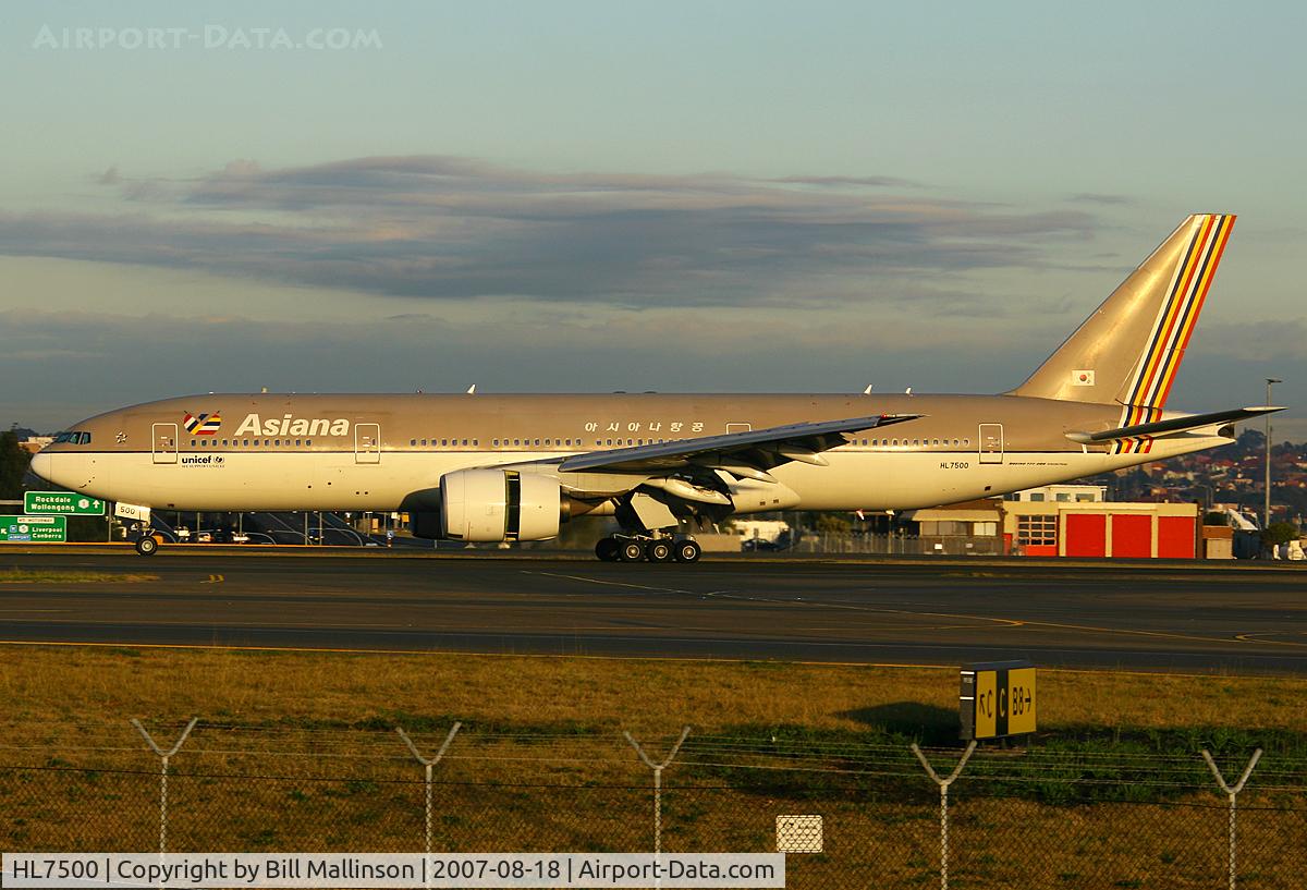 HL7500, 2002 Boeing 777-28E/ER C/N 28685, Just after landing from Incheon