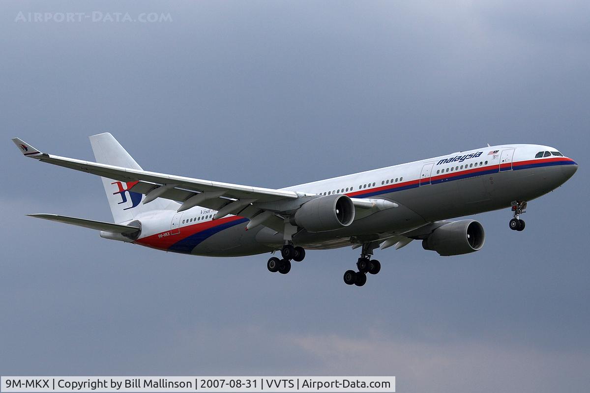 9M-MKX, 1999 Airbus A330-223 C/N 290, Finals to 25R