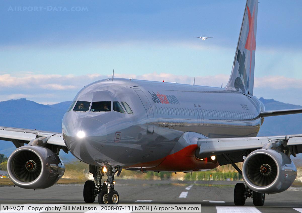 VH-VQT, 2005 Airbus A320-232 C/N 2475, nice close shots when they land on 29, thanks to the warm,gusty nor'westers