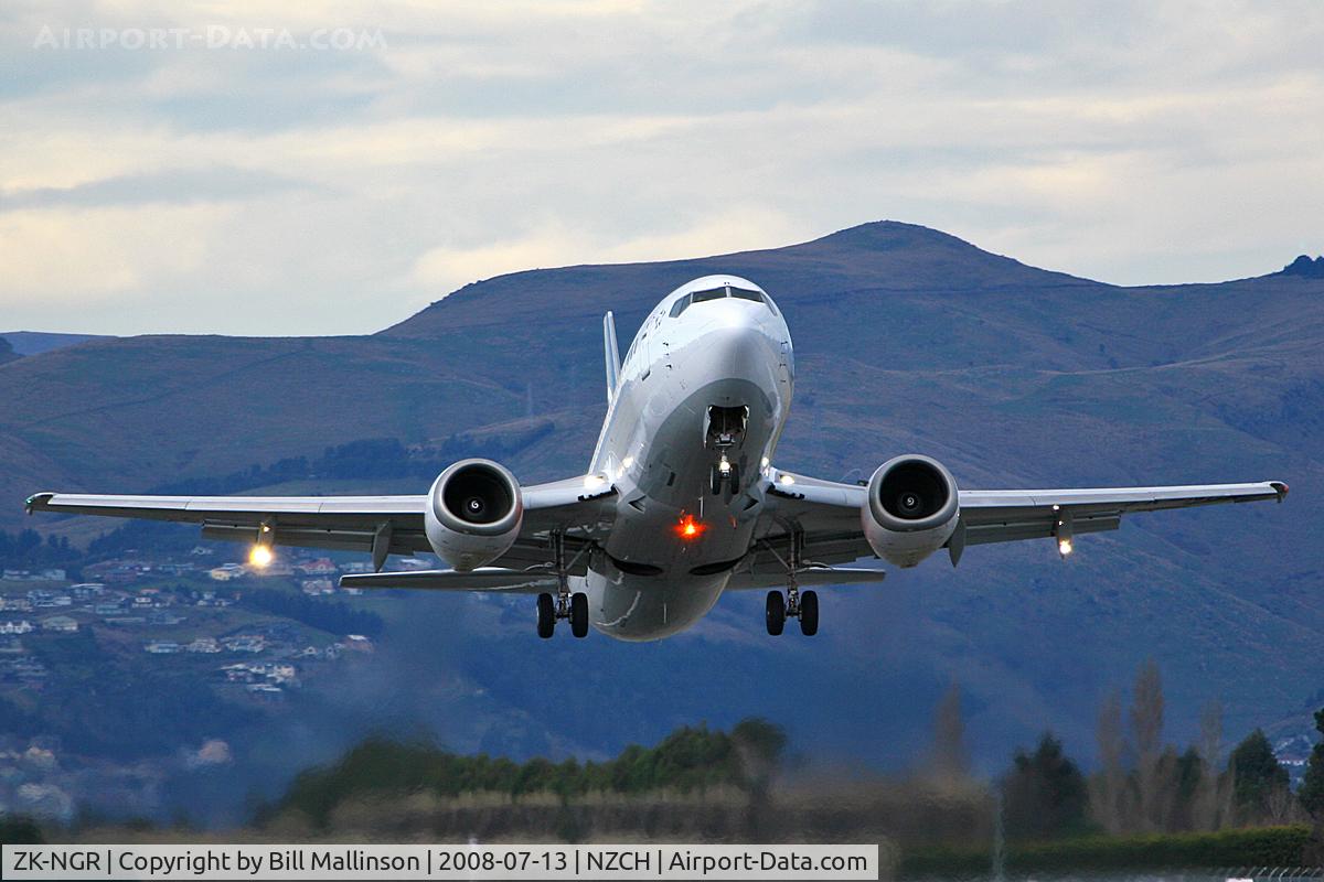 ZK-NGR, 1998 Boeing 737-33A C/N 27460, Boeing 737-33A, cn 27460 / 3021.Nice close ups when they use r/w 29