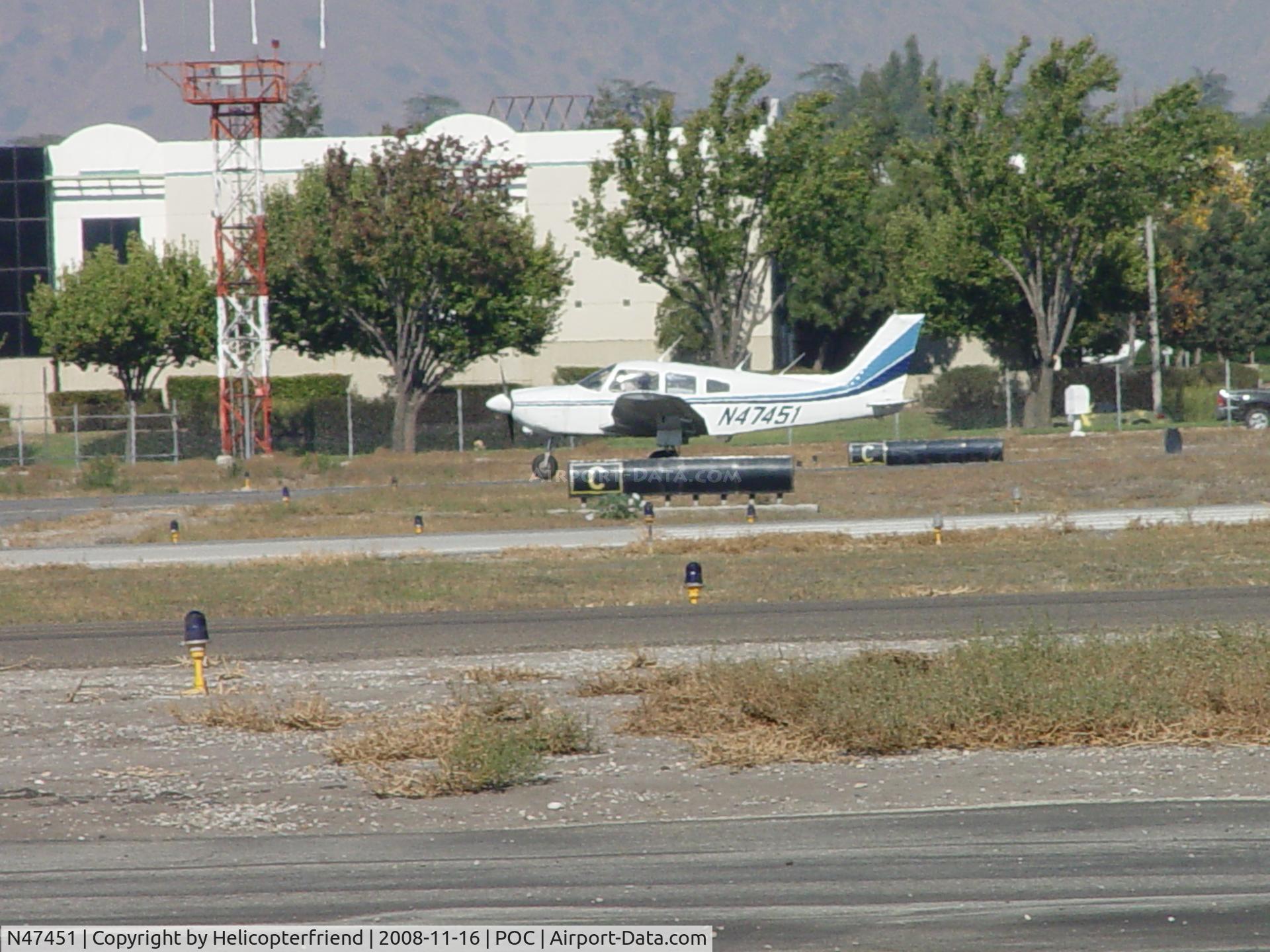 N47451, 1977 Piper PA-28-181 C/N 28-7890076, Rolling out