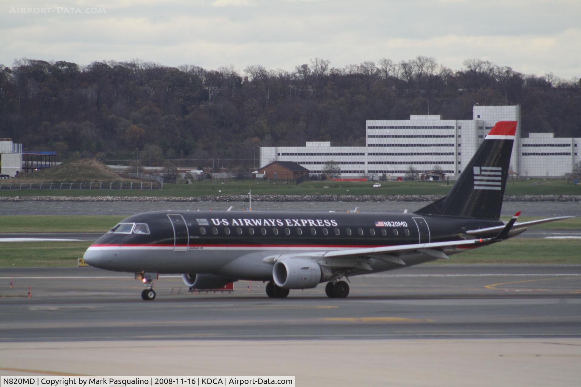 N820MD, 2004 Embraer 170SU (ERJ-170-100SU) C/N 17000041, ERJ 170-100SU