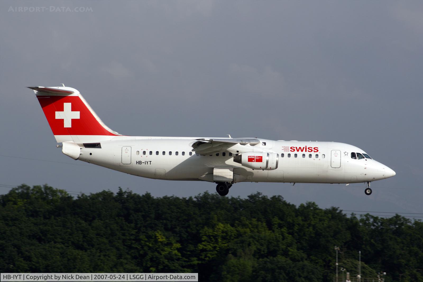 HB-IYT, 2000 British Aerospace Avro 146-RJ100 C/N E3380, /