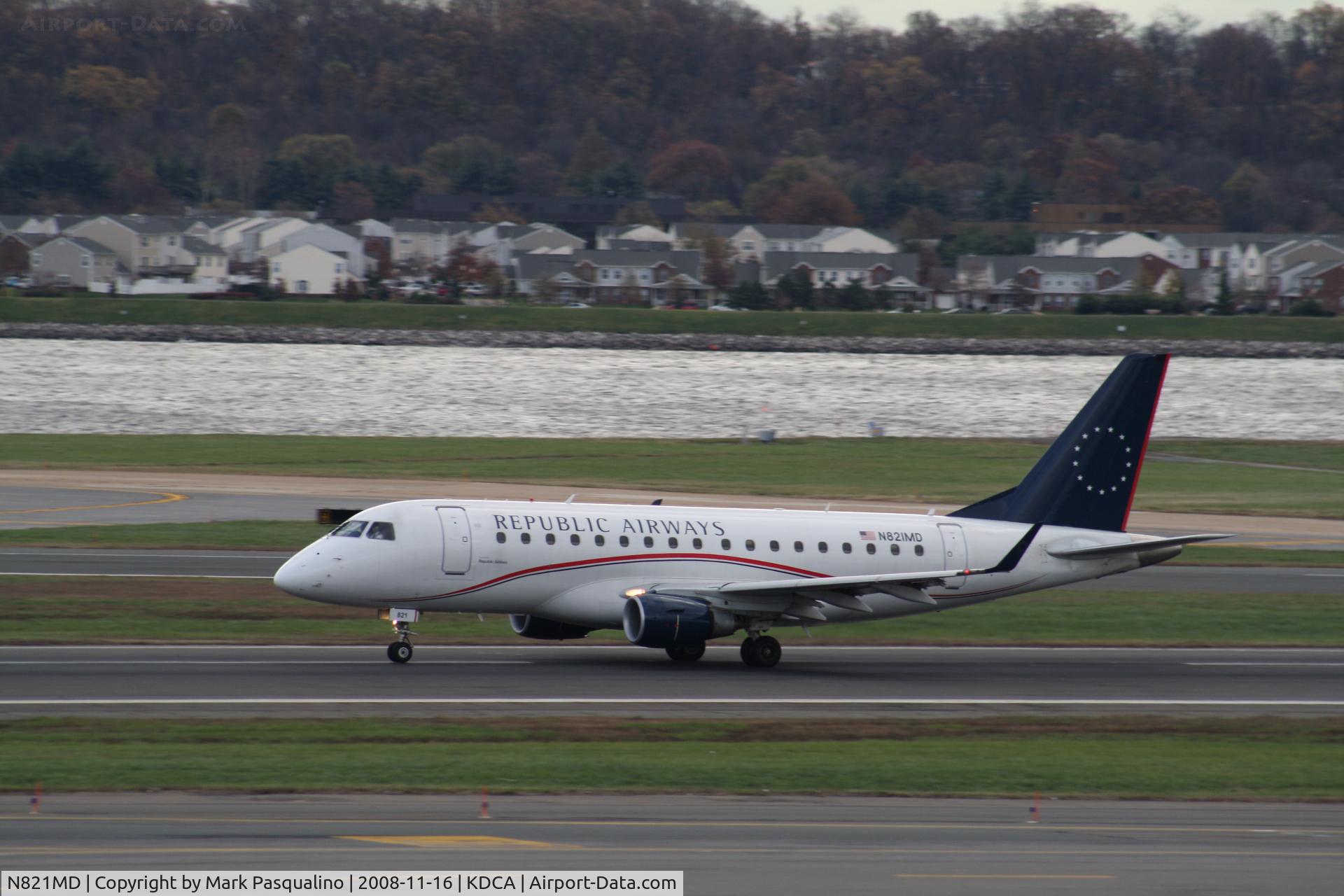 N821MD, 2004 Embraer 170SU (ERJ-170-100SU) C/N 17000042, ERJ 170-100SU
