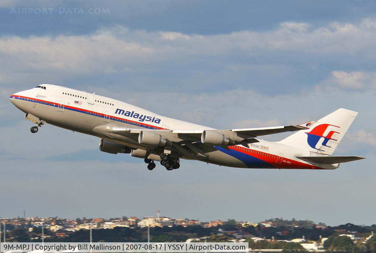 9M-MPJ, 1997 Boeing 747-4H6 C/N 28426, Take off r/w 34R