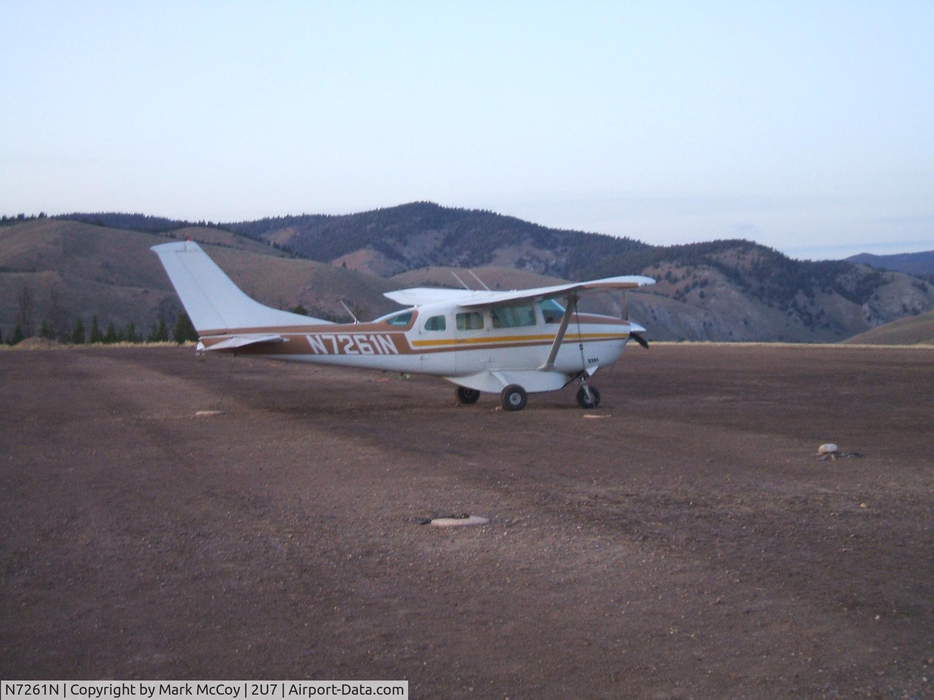 N7261N, 1976 Cessna U206G Stationair C/N U20603591, The latest C206 operated by Salmon Air. Overnighting with N4438 waiting for a boatload of rafters for the Middle Fork of The Salmon River