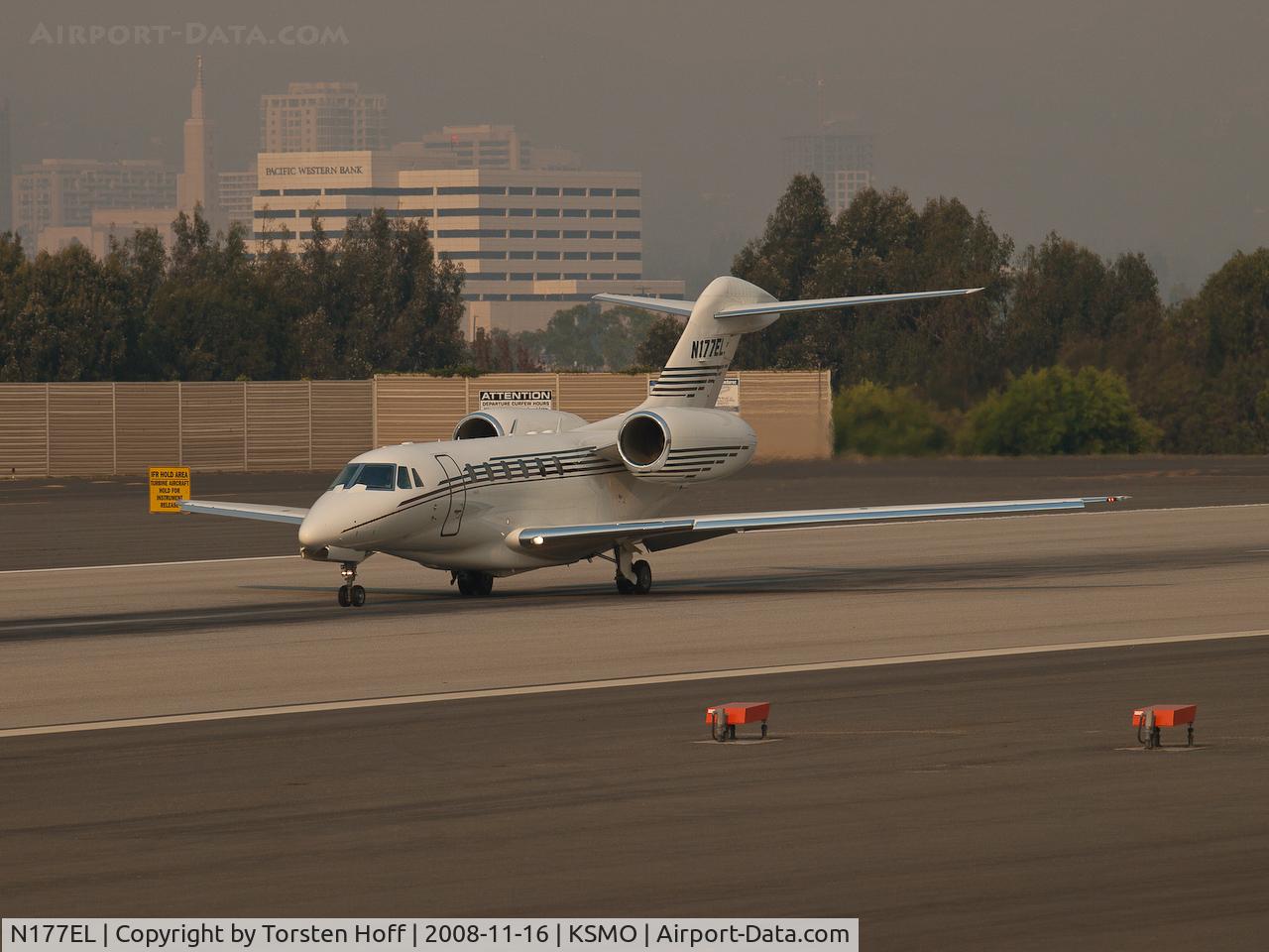 N177EL, 2002 Cessna 750 Citation X C/N 750-0177, N177EL departing from RWY 21 into a sky full of smoke from wildfires.