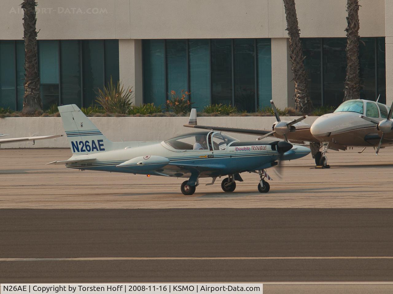N26AE, 1976 SIAI-Marchetti SF-260B C/N 230/21-06, N26AE taxiing