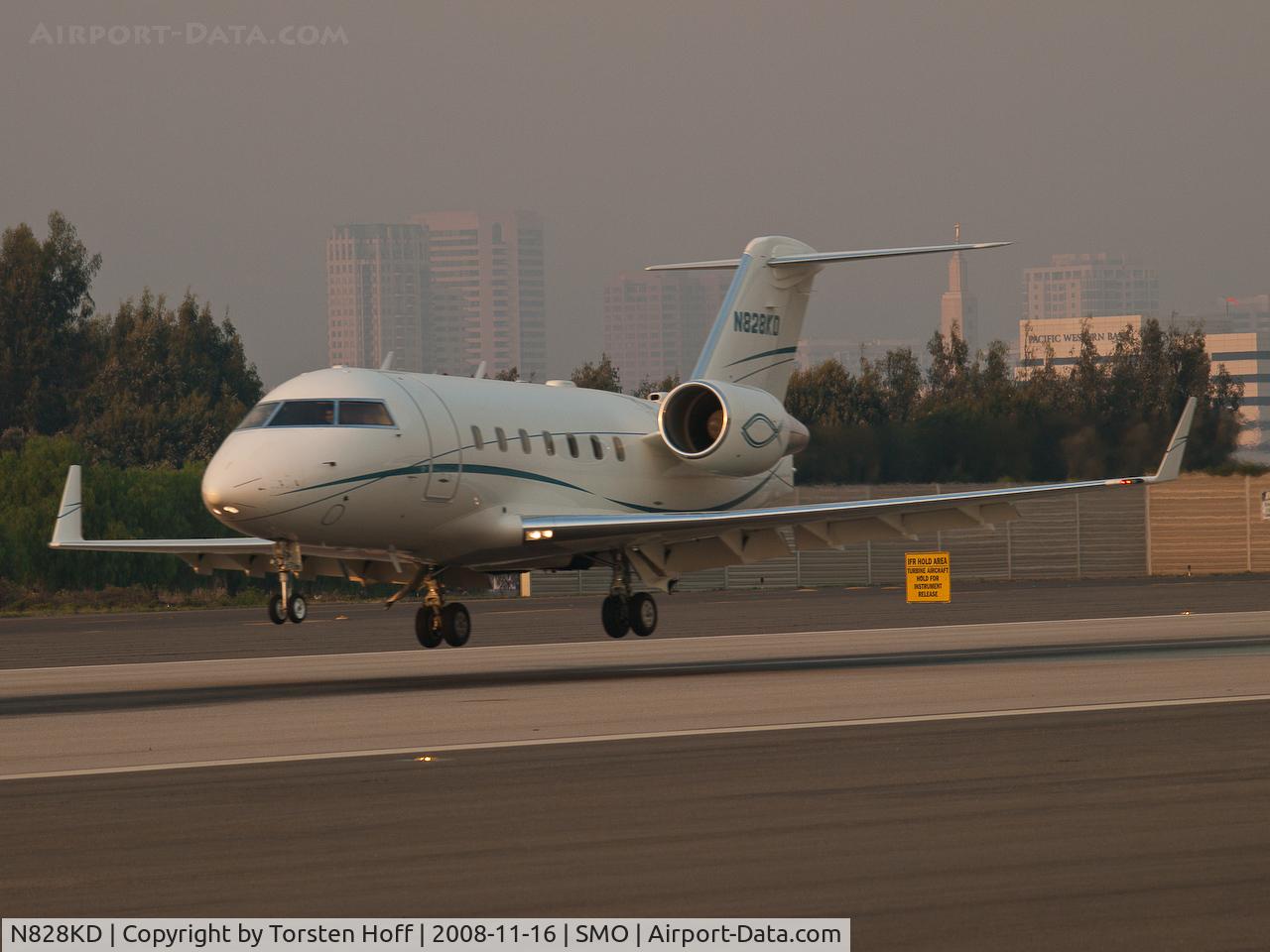 N828KD, 2004 Bombardier Challenger 604 (CL-600-2B16) C/N 5584, N828KD arriving on RWY 21