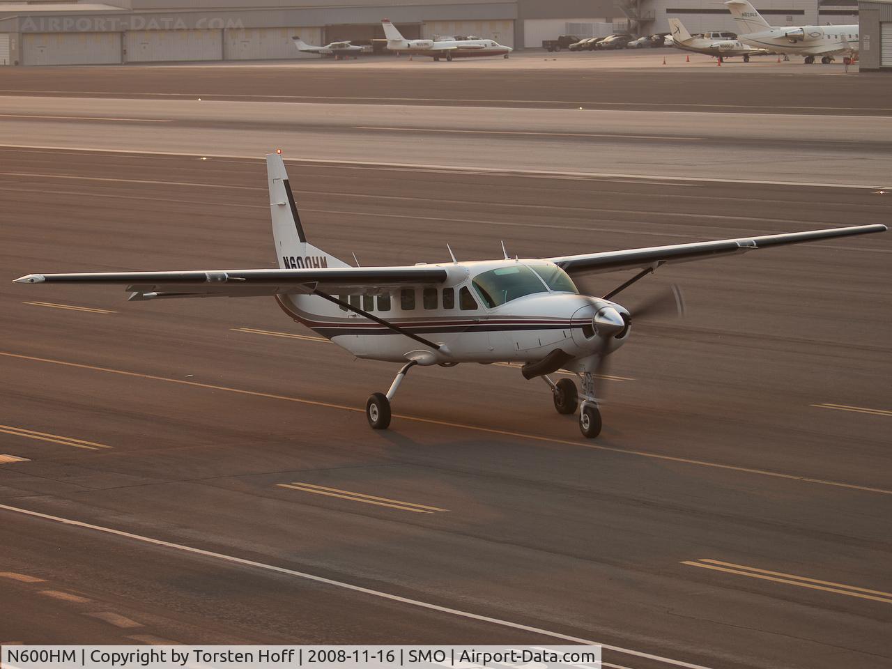 N600HM, 1995 Cessna 208B C/N 208B0479, N600HM taxiing