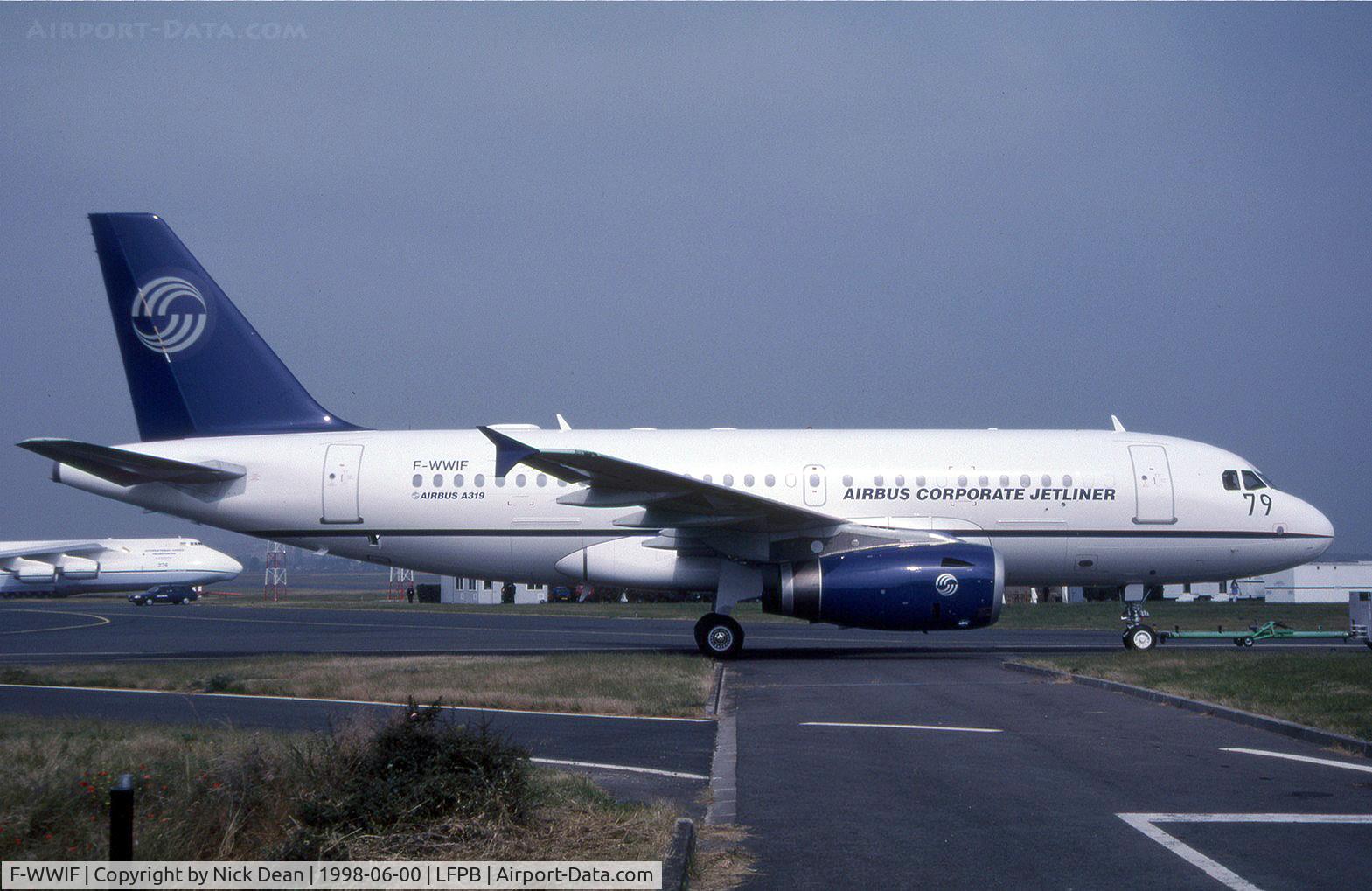 F-WWIF, 1998 Airbus A319-132 C/N 913, Test reg F-WWIF being carried during the Paris Airshow