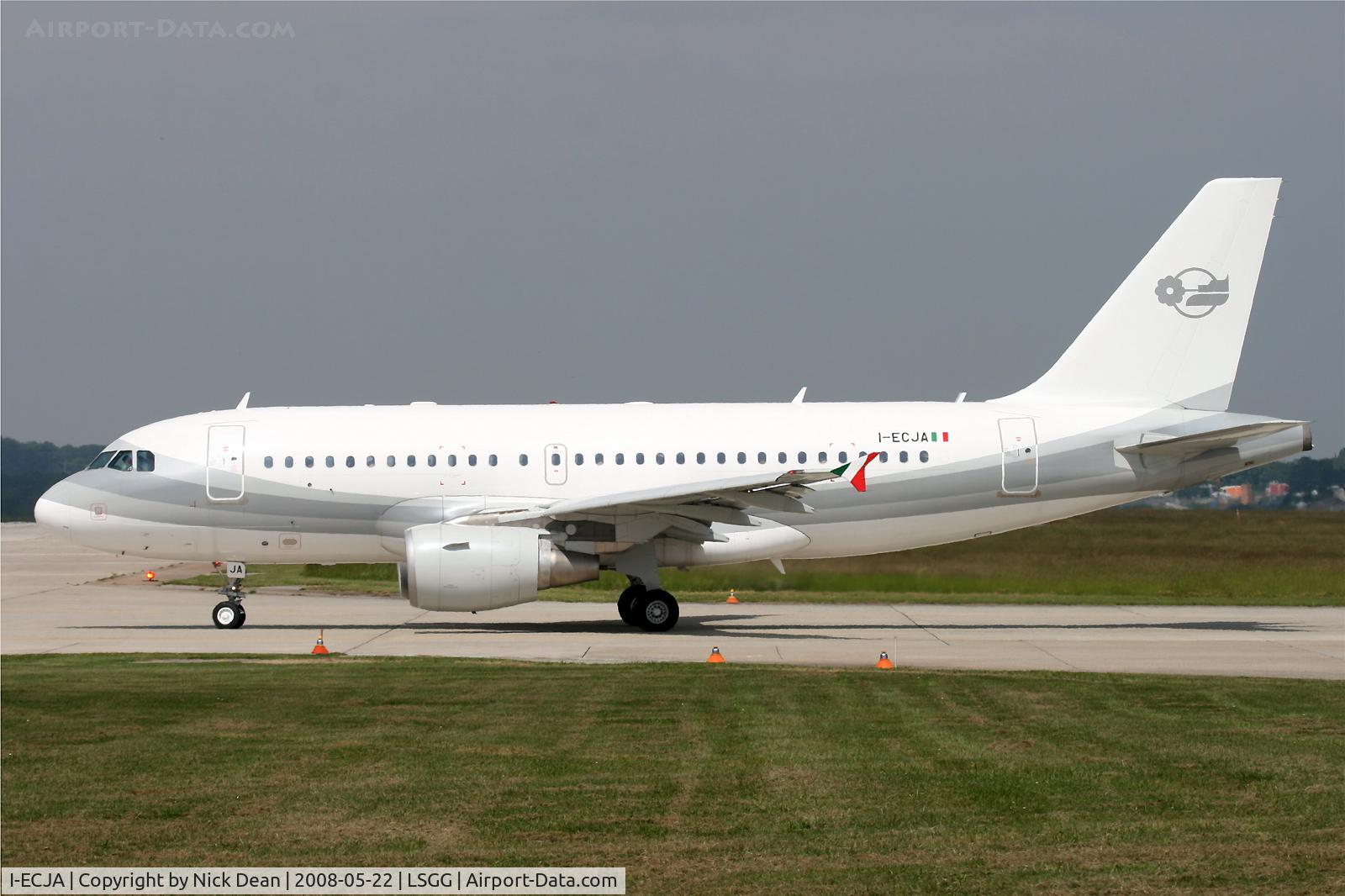I-ECJA, 2005 Airbus A319-115LR C/N 2440, LSGG