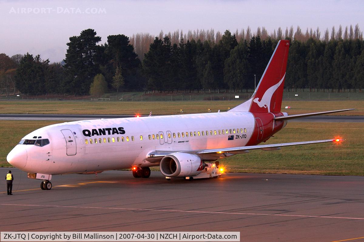 ZK-JTQ, 1992 Boeing 737-476 C/N 24442, a very dewy morning...........and d--n cold too !!