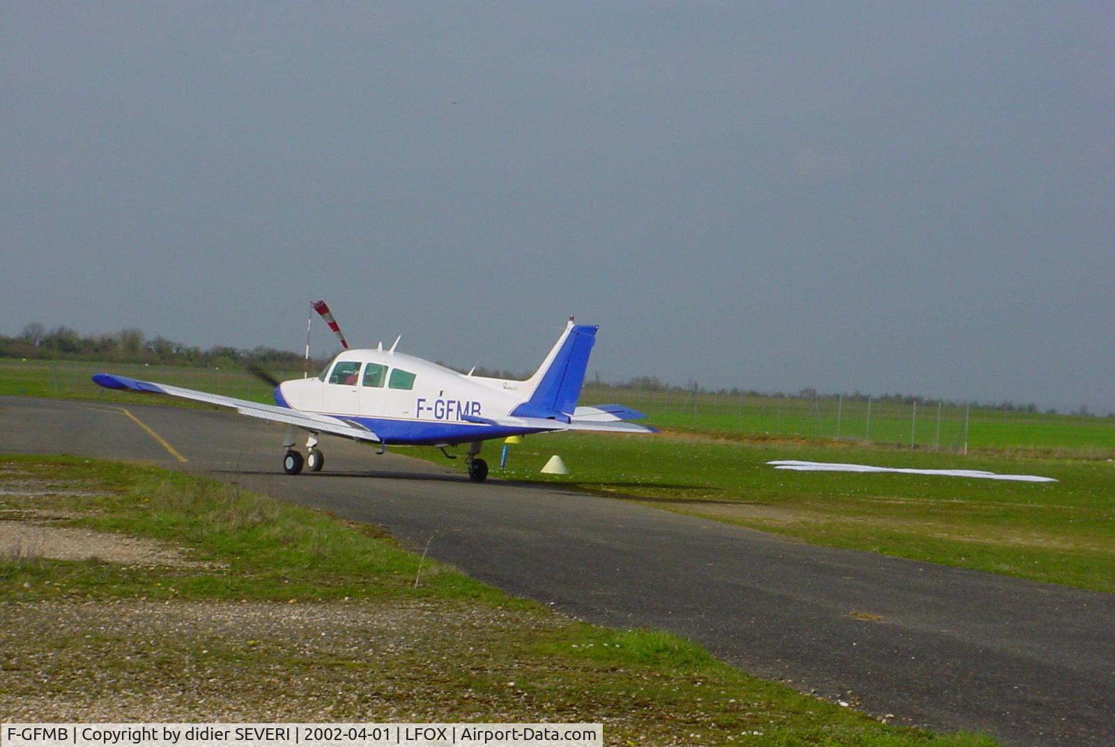 F-GFMB, 1973 Beech C23 Sundowner 180 C/N M-1501, Taxi at LFOX
