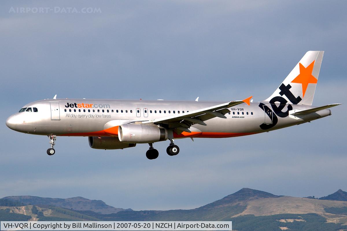 VH-VQR, 2005 Airbus A320-232 C/N 2526, Approach to r/w 02