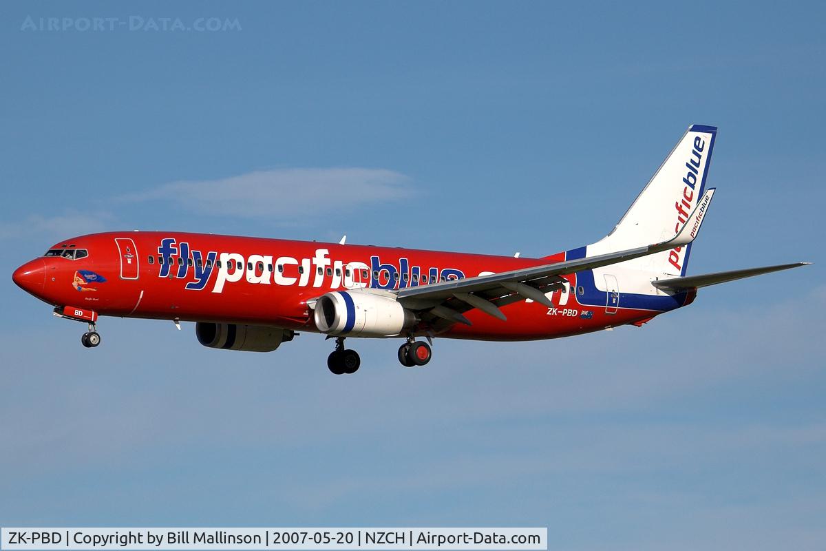 ZK-PBD, 2004 Boeing 737-8FE C/N 33996, clear and crisp late autumn day